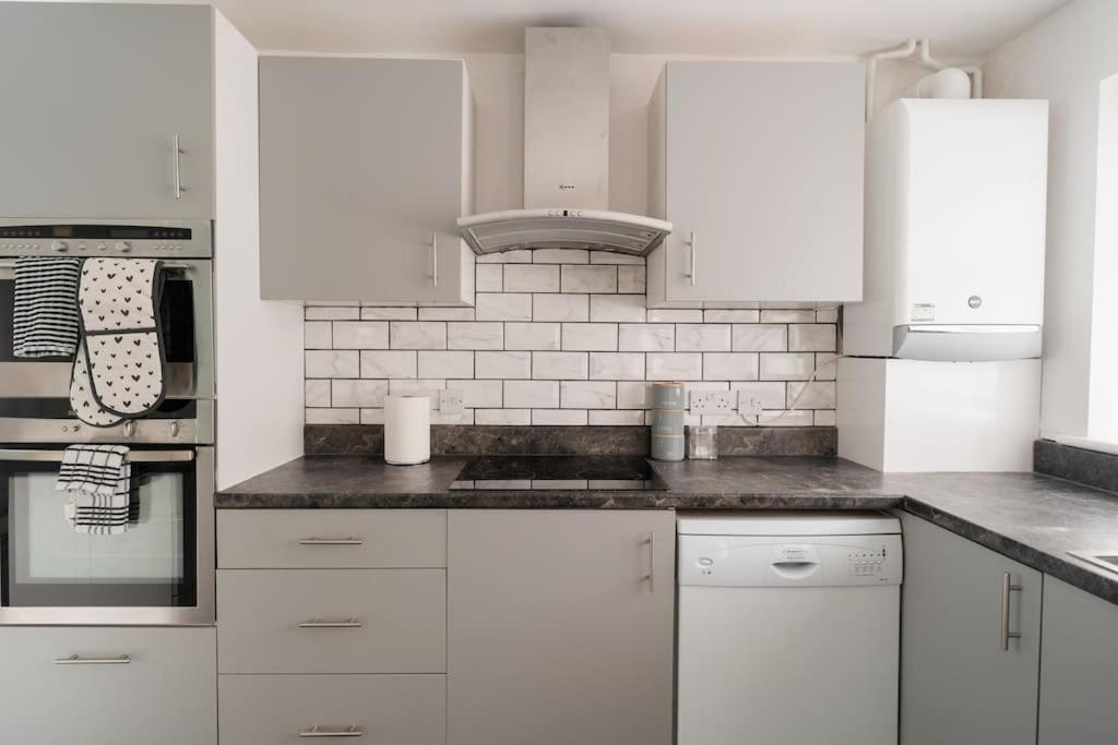 Prenton House, 3Br Close To Liverpool Birkenhead Kültér fotó