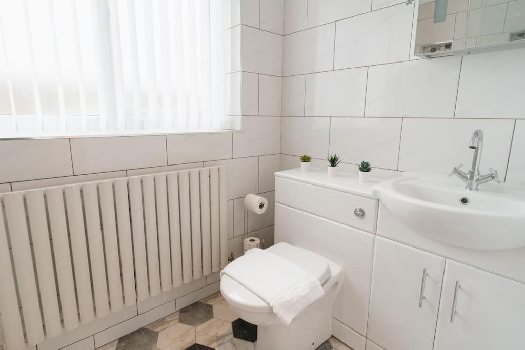Prenton House, 3Br Close To Liverpool Birkenhead Kültér fotó
